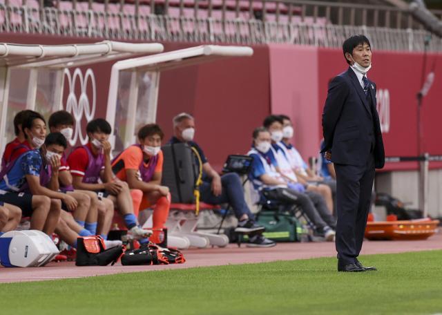 九游互动-日本队深陷海归选择困难症：招不招无球可踢之人？