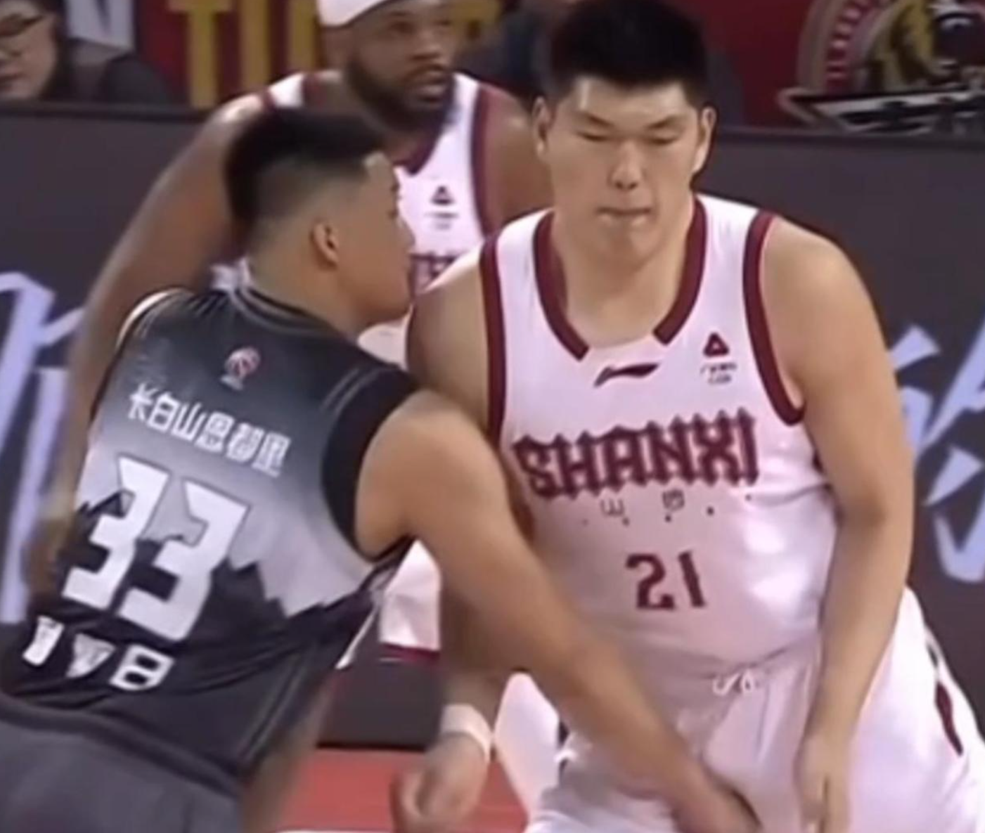 九游官网-停赛2场罚款10万！曾繁日生涯第二次因掏裆被重罚，但比上次轻！